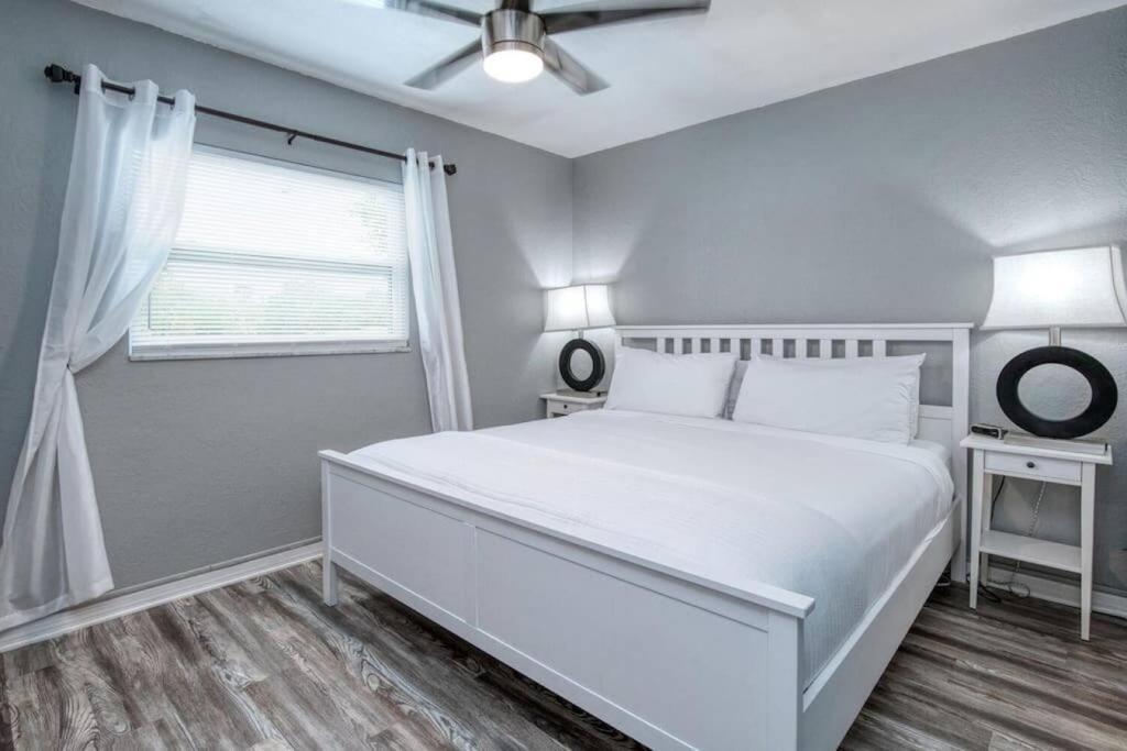 Sunset Beach Suites At Madeira Beach! Pet Friendly With Summer Breezes! - Suite 6 St. Pete Beach Kültér fotó