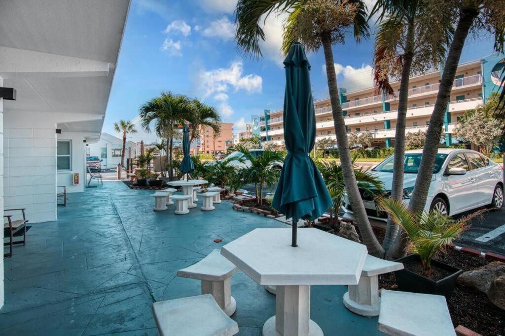 Sunset Beach Suites At Madeira Beach! Pet Friendly With Summer Breezes! - Suite 6 St. Pete Beach Kültér fotó