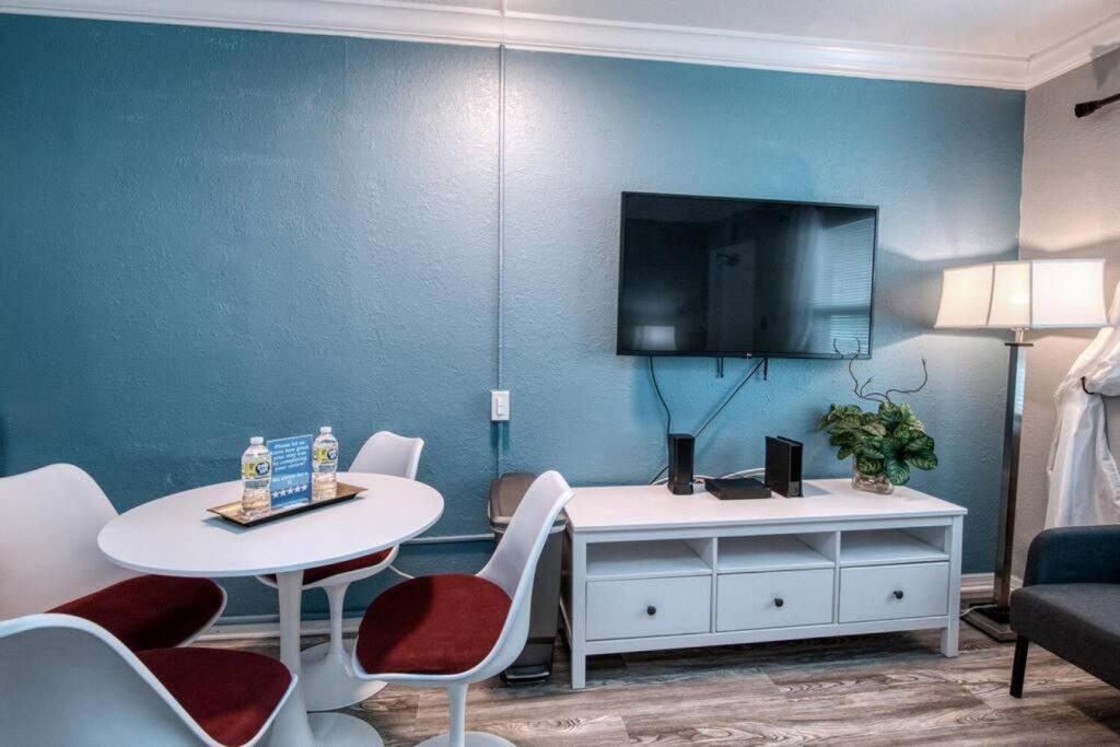 Sunset Beach Suites At Madeira Beach! Pet Friendly With Summer Breezes! - Suite 6 St. Pete Beach Kültér fotó